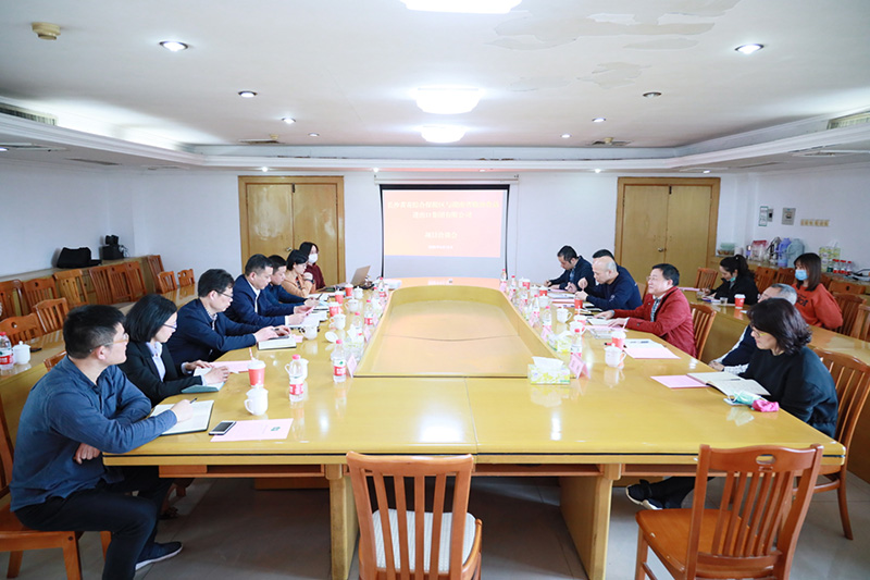 長沙黃花綜合保稅區(qū)管委會副主任孟立祥一行到糧油集團調研